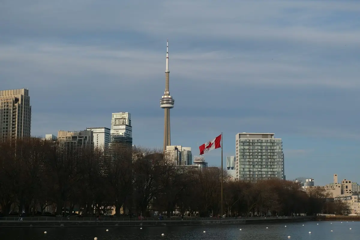 toronto-skyline-canadian-flag-scaled